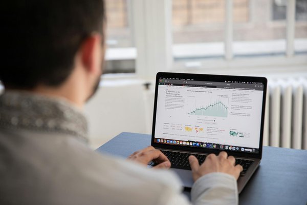 Découvrez les mystères du haut débit mobile : L'essentiel à connaître pour optimiser votre connexion !